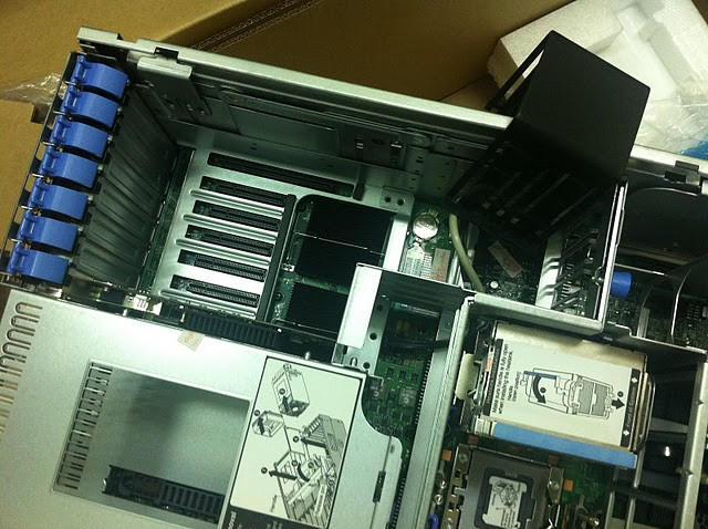 Các khe cắm mở rộng PCI-E và 01 cạc Quang chuẩn theo Model này