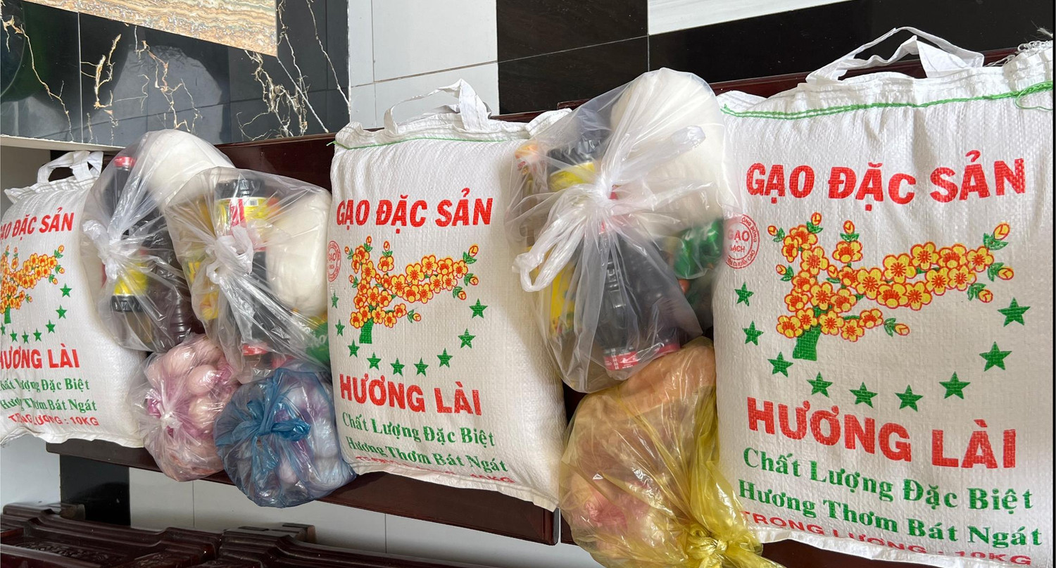 Những suất quà Tết cô Kim Hương chuẩn bị cho các em học sinh có hoàn cảnh khó khăn. Ảnh: Nhân vật cung cấp Những suất quà Tết cô Kim Hương chuẩn bị cho các em học sinh có hoàn cảnh khó khăn. Ảnh: Nhân vật cung cấp