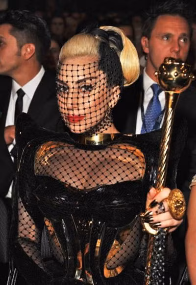 Lady Gaga trắng tay và hoàn toàn mờ nhạt tại đêm hội âm nhạc lớn nhất hành tinh năm nay.