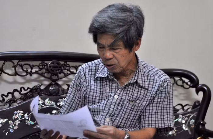 Ông Lê Văn Viễn (bố đẻ chị Huyền) vẫn cố gắng nghe ngóng thông tin và tìm kiếm những bằng chứng để kết tội đối tượng Nguyễn Mạnh Tường. (Ảnh: Trần Kháng) Ông Lê Văn Viễn (bố đẻ chị Huyền) vẫn cố gắng nghe ngóng thông tin và tìm kiếm những bằng chứng để kết tội đối tượng Nguyễn Mạnh Tường. (Ảnh: Trần Kháng)