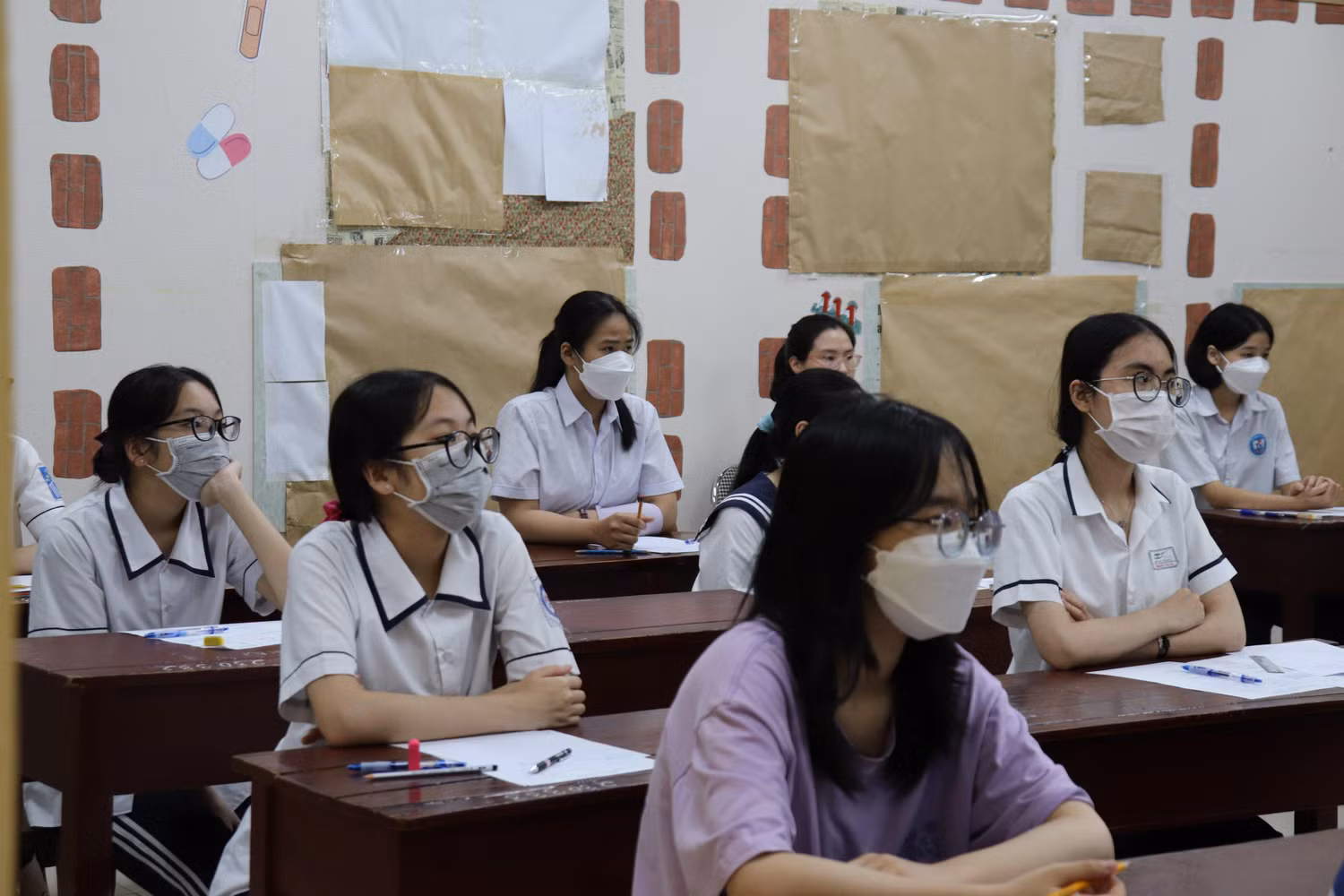 Một số trường trung học phổ thông khác ở Hải Phòng lựa chọn phương án chưa cho học sinh đăng ký tổ hợp môn học ngay khi đến trường làm thủ tục nhập học (Ảnh minh hoạ: Phạm Linh) Một số trường trung học phổ thông khác ở Hải Phòng lựa chọn phương án chưa cho học sinh đăng ký tổ hợp môn học ngay khi đến trường làm thủ tục nhập học (Ảnh minh hoạ: Phạm Linh)