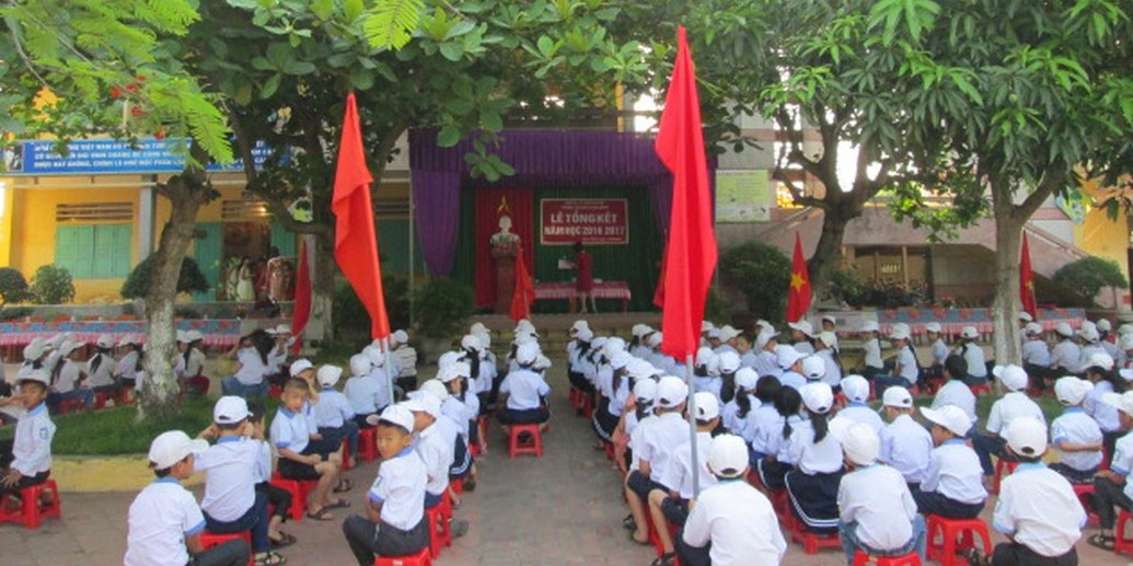 Sau cánh cổng nhiều trường mối quan hệ thầy - trò, phụ huynh - nhà trường có bình đẳng? (Ảnh:V.N)