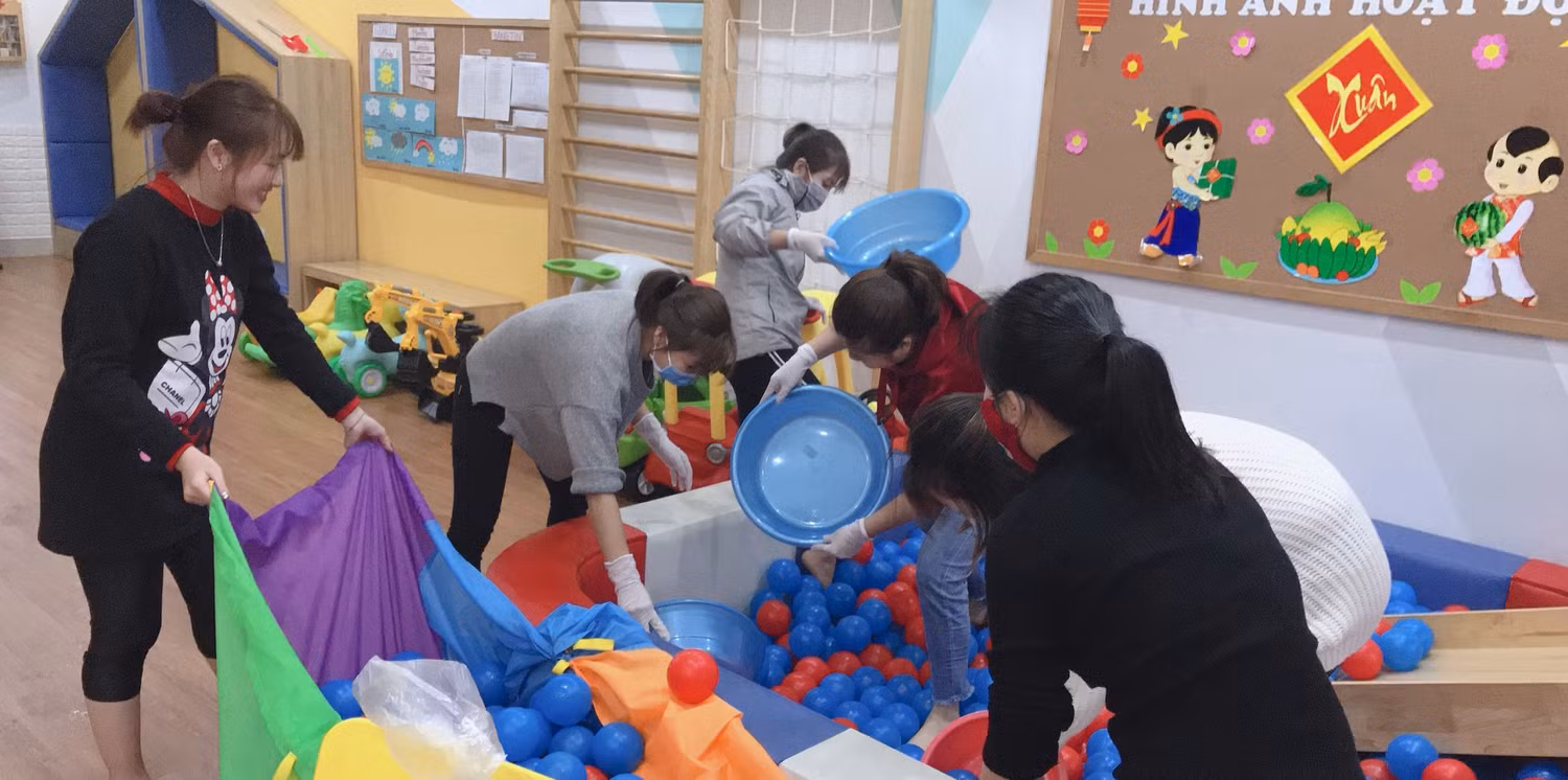 Gánh nặng chi phí hoạt động, không có nguồn thu nên giáo viên ở các trường mầm non tư thục bị giảm lương, không lương (ảnh chỉ mang tính chất minh họa - nguồn Cơ sở giáo dục tư thục Bé Thông Minh). Gánh nặng chi phí hoạt động, không có nguồn thu nên giáo viên ở các trường mầm non tư thục bị giảm lương, không lương (ảnh chỉ mang tính chất minh họa - nguồn Cơ sở giáo dục tư thục Bé Thông Minh).