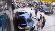 Vụ bà cụ phải nằm ở cửa nhà lúc trời mưa: Xin đừng trách con dâu...! ảnh 2 Vụ bà cụ phải nằm ở cửa nhà lúc trời mưa: Xin đừng trách con dâu...! ảnh 2