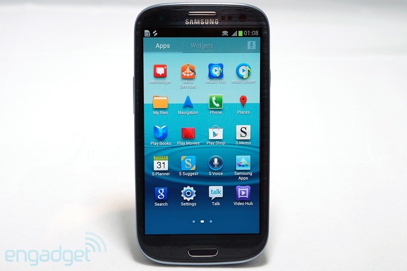 Cấu hình chi tiết Samsung Galaxy S III: Màn hình Super AMOLED 4,8" độ phân giải 1280 x 720 điểm ảnh CPU Exynos 4 Quad RAM 1GB Máy ảnh 8MP, quay phim Full-HD, cảm biến BSI Cài Android 4.0 (ICS) Camera trước 1.9MP, quay phim HD, nhận diện cử động mắt (eye-tracking) Bộ nhớ trong 16/32/64GB NFC WiFi 802.11n 40Mhz Bluetooth 4.0 GPS với GLONASS Khe cắm thẻ nhớ microSD Trọng lượng 133gram, dày 8,6mm 7 cảm biến như gia tốc, la bàn, proximity, con quay hồi chuyển, khí áp... Pin 2100mAh Hai màu trắng và xanh Dành cho 145 quốc gia và 246 nhà mạng Cấu hình chi tiết Samsung Galaxy S III: Màn hình Super AMOLED 4,8" độ phân giải 1280 x 720 điểm ảnh CPU Exynos 4 Quad RAM 1GB Máy ảnh 8MP, quay phim Full-HD, cảm biến BSI Cài Android 4.0 (ICS) Camera trước 1.9MP, quay phim HD, nhận diện cử động mắt (eye-tracking) Bộ nhớ trong 16/32/64GB NFC WiFi 802.11n 40Mhz Bluetooth 4.0 GPS với GLONASS Khe cắm thẻ nhớ microSD Trọng lượng 133gram, dày 8,6mm 7 cảm biến như gia tốc, la bàn, proximity, con quay hồi chuyển, khí áp... Pin 2100mAh Hai màu trắng và xanh Dành cho 145 quốc gia và 246 nhà mạng