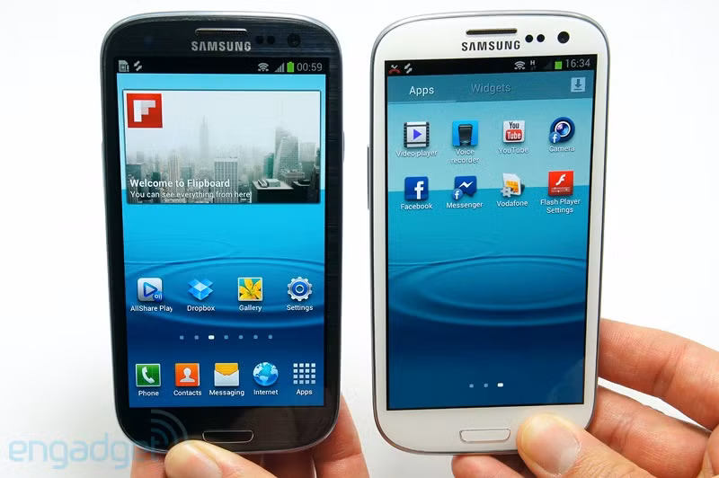 Máy ảnh Giống như một số smartphone cao cấp hiện nay, Samsung chăm chút rất nhiều cho tính năng chụp ảnh trên S III. Samsung cho biết người dùng sẽ gần như không thể cảm nhận được độ trễ giữa thời gian bấm máy và khi một bức hình vừa chụp xong. Thời gian khởi động của camera chỉ vào khoảng 990 mili giây. Chế độ chụp liên tiếp sẽ chụp 20 tấm với tốc độ 6 hình/giây và đưa ra cho bạn tấm hình đẹp nhất trên nhiều yếu tố. Trong khi đó, Face Zoom sẽ nhận diện từng khuôn mặt để người dùng có thể phóng to riêng phần mặt để chụp, loại bỏ những vật thể khác. Dĩ nhiên là S III cũng có thể vừa chụp hình vừa quay phim cùng lúc, tương tự HTC One X. Camera sau của S III 8MP có thể ghi hình Full-HD và camera trước 1.9MP cho phép chúng ta tự quay những đoạn phim ở độ phân giải HD.