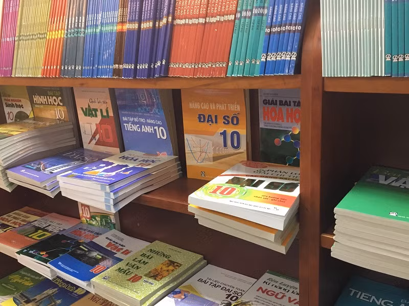Sách giáo khoa có vai trò quan trọng đối với hoạt động dạy và học (Ảnh: A.N). Sách giáo khoa có vai trò quan trọng đối với hoạt động dạy và học (Ảnh: A.N).