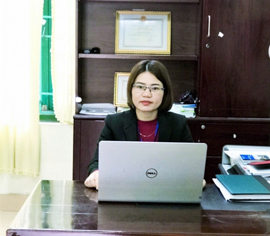 Cô giáo Tạ Thị Chung - Hiệu trưởng Trường Trung học phổ thông Ngân Sơn. Ảnh: NVCC. Cô giáo Tạ Thị Chung - Hiệu trưởng Trường Trung học phổ thông Ngân Sơn. Ảnh: NVCC.