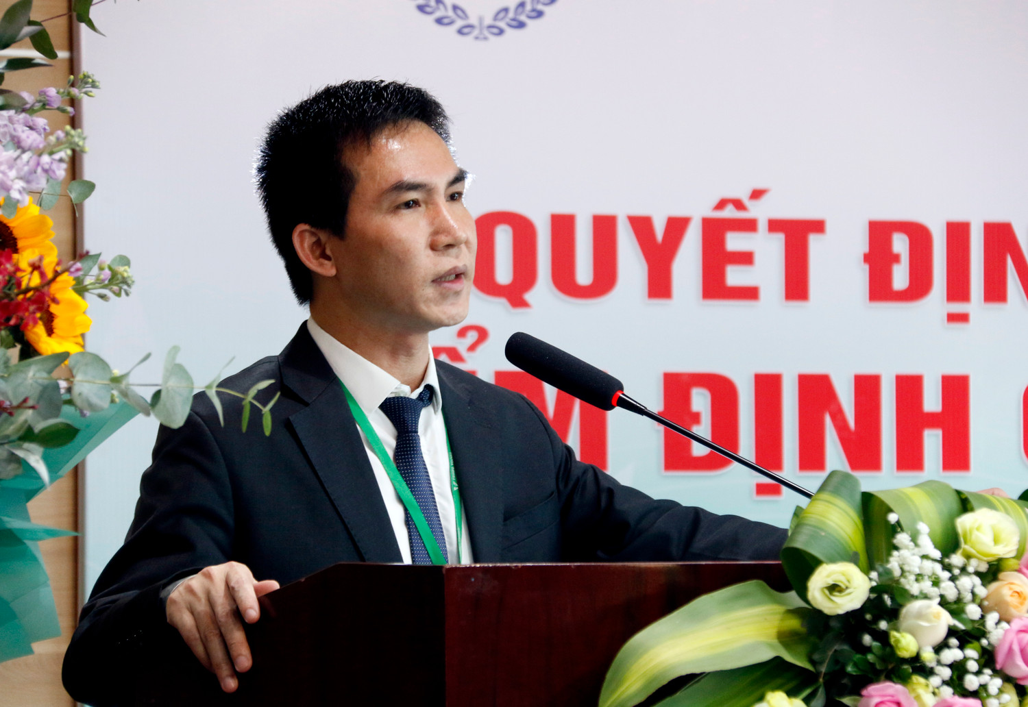 Tiến sĩ Nguyễn Huy Oanh - Hiệu trưởng Trường Đại học Trưng Vương phát biểu khai mạc buổi lễ.