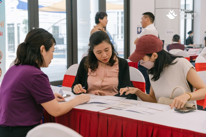 Phụ huynh học sinh có cơ hội nhận ưu đãi khủng với tổng giá trị lên tới 70 triệu đồng cùng nhiều phần quà giá trị khác khi đăng ký nhập học ngay tại Ngày hội thông tin. Ảnh: NTCC.