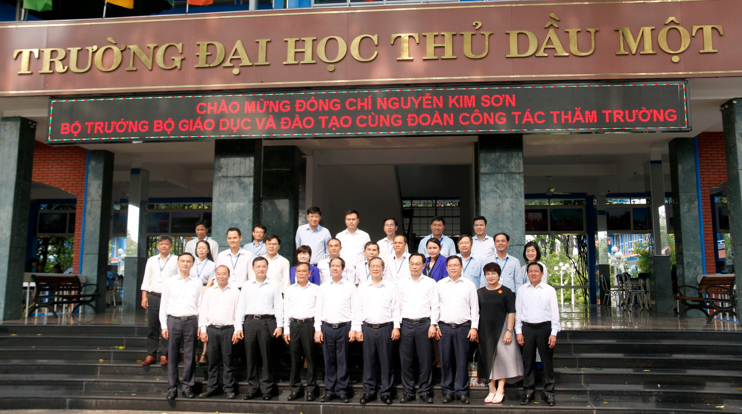 Bộ trưởng Nguyễn Kim Sơn cùng Đoàn công tác của Bộ Giáo dục và Đào tạo trong chuyến thăm và làm việc tại Trường Đại học Thủ Dầu Một vào tháng 4/2023. Ảnh: Mộc Trà. Bộ trưởng Nguyễn Kim Sơn cùng Đoàn công tác của Bộ Giáo dục và Đào tạo trong chuyến thăm và làm việc tại Trường Đại học Thủ Dầu Một vào tháng 4/2023. Ảnh: Mộc Trà.