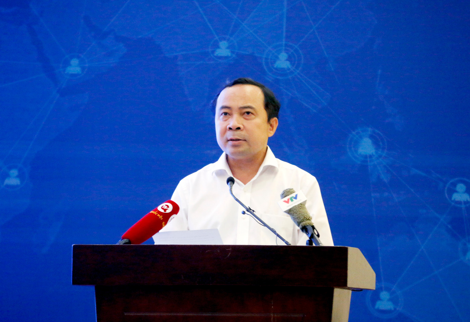 Phó Giáo sư, Tiến sĩ Vũ Hải Quân - Giám đốc Đại học Quốc gia thành phố Hồ Chí Minh phát biểu tham luận. Ảnh: Thủy Tiên.