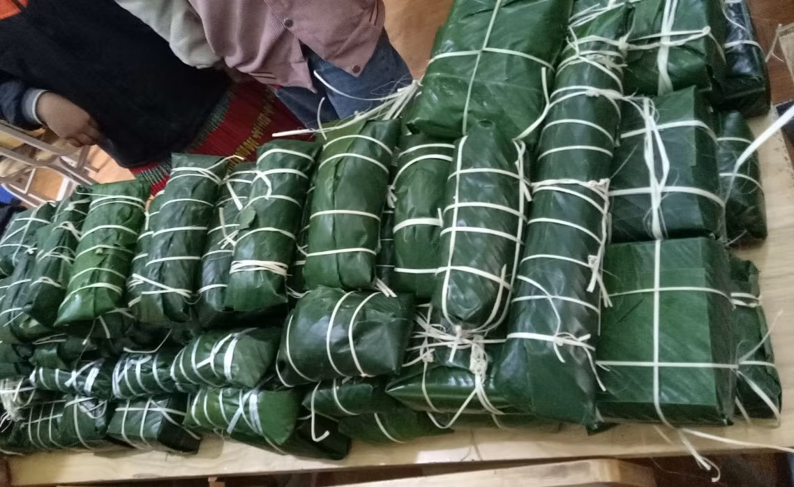 Những chiếc bánh gói trọn vị yêu thương dành cho chính những học sinh của nhà trường. Ảnh: NTCC