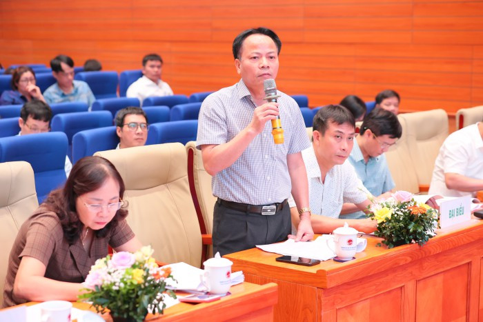 Các đại biểu thảo luận tại Hội nghị.