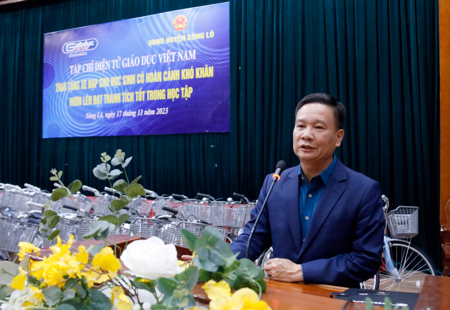 Nhà báo Nguyễn Tiến Bình - Phó Chủ tịch Hiệp hội Các trường đại học, cao đẳng Việt Nam, Tổng Biên tập Tạp chí điện tử Giáo dục Việt Nam phát biểu.
