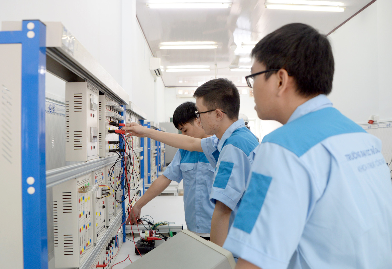 Nhà trường theo đuổi định hướng thay đổi môi trường đào tạo mới nhằm thu hẹp tối đa khoảng cách giữa sản phẩm đào tạo của nhà trường và yêu cầu của doanh nghiệp. Ảnh: Nhà trường cung cấp. Nhà trường theo đuổi định hướng thay đổi môi trường đào tạo mới nhằm thu hẹp tối đa khoảng cách giữa sản phẩm đào tạo của nhà trường và yêu cầu của doanh nghiệp. Ảnh: Nhà trường cung cấp.