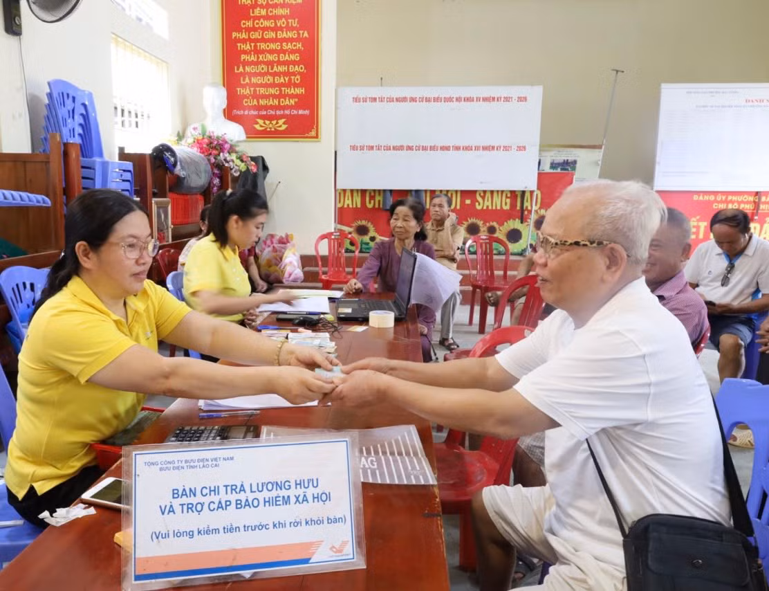 Theo số liệu thống kê, toàn tỉnh Lào Cai hiện có hơn 24.000 người hưởng lương hưu trợ cấp bảo hiểm xã hội hằng tháng theo mức mới. Theo số liệu thống kê, toàn tỉnh Lào Cai hiện có hơn 24.000 người hưởng lương hưu trợ cấp bảo hiểm xã hội hằng tháng theo mức mới.