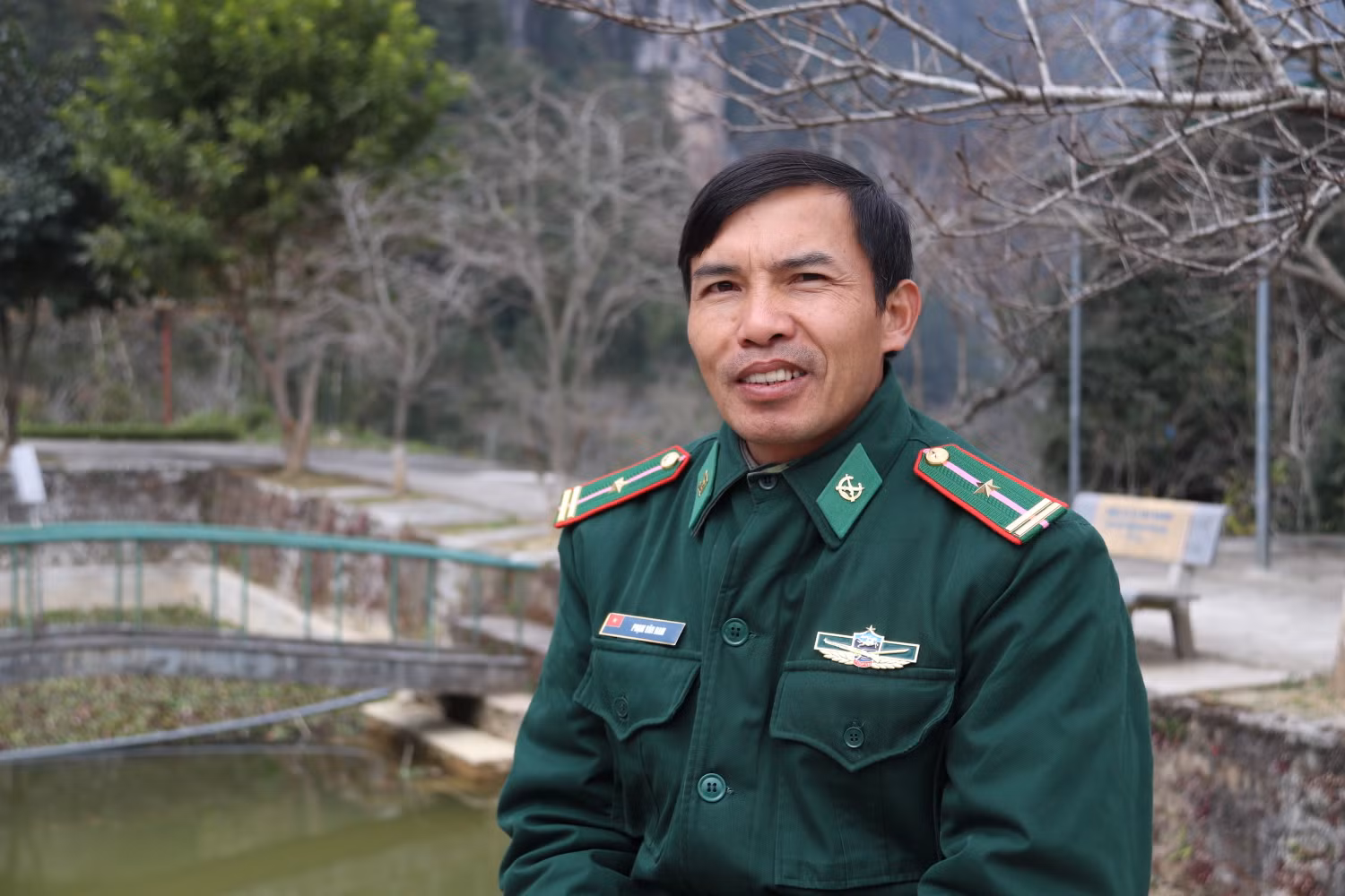 Thiếu tá Phạm Văn Nam - nhân viên đội Kiểm soát hành chính (Đồn Biên phòng Phó Bảng). Ảnh: Thành An. Thiếu tá Phạm Văn Nam - nhân viên đội Kiểm soát hành chính (Đồn Biên phòng Phó Bảng). Ảnh: Thành An.
