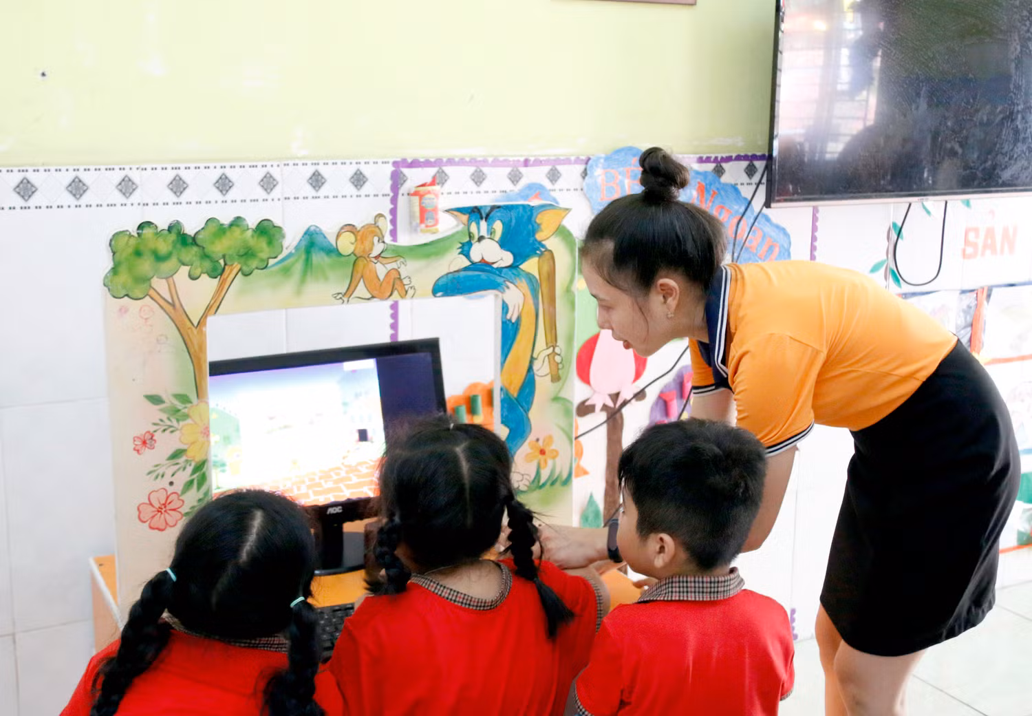 Bình Dương huy động các nguồn lực tại địa phương, đặc biệt là các chủ trương thông thoáng trong thực hiện xã hội hóa để đầu tư, xây dựng các trường theo hướng chuẩn hóa, hiện đại hóa.