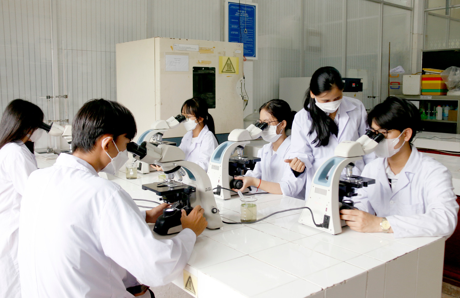 Trường Đại học Thủ Dầu Một đã ban hành chính sách có tính chất “kích hoạt” toàn bộ cán bộ, giảng viên, học viên, sinh viên tham gia nghiên cứu khoa học. Ảnh: Mộc Trà. Trường Đại học Thủ Dầu Một đã ban hành chính sách có tính chất “kích hoạt” toàn bộ cán bộ, giảng viên, học viên, sinh viên tham gia nghiên cứu khoa học. Ảnh: Mộc Trà.
