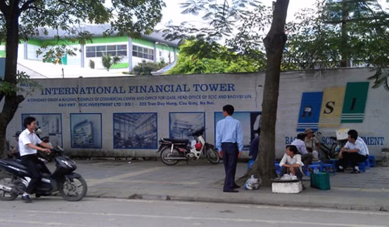 Trung tâm tài chính quốc tế thành nơi bán trà đá