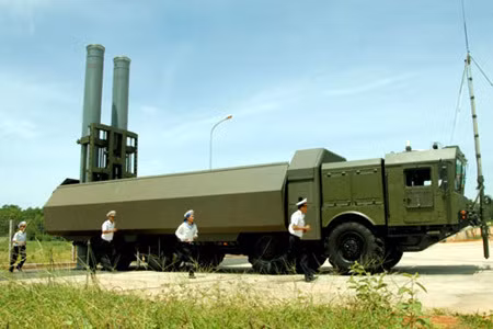 Hệ thống tên lửa phòng thủ bờ biển Bastion-P của Việt Nam sẵn sàng bảo vệ chủ quyền biển đảo Hệ thống tên lửa phòng thủ bờ biển Bastion-P của Việt Nam sẵn sàng bảo vệ chủ quyền biển đảo