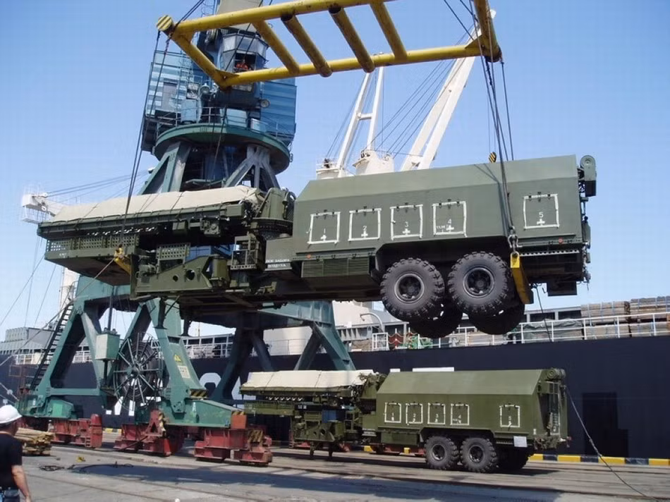 Radar tìm kiếm 3D di động ST68UM (36D6-M) dùng cho tên lửa S-300PMU của Việt Nam được vận chuyển ở cảng Sài Gòn, thành phố Hồ Chí Minh Radar tìm kiếm 3D di động ST68UM (36D6-M) dùng cho tên lửa S-300PMU của Việt Nam được vận chuyển ở cảng Sài Gòn, thành phố Hồ Chí Minh