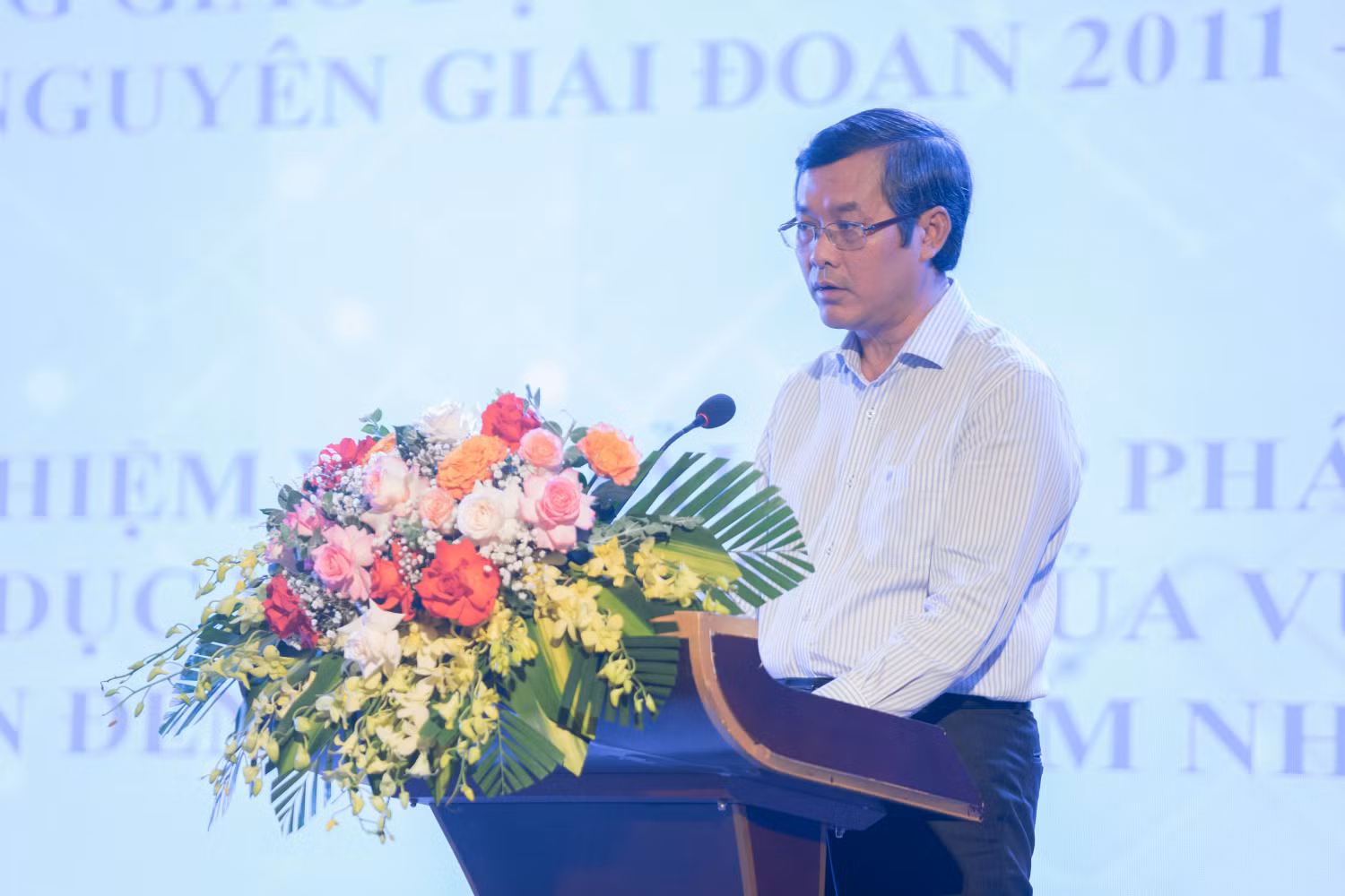 Thứ trưởng Nguyễn Văn Phúc chia sẻ tại Hội nghị. Ảnh: Bộ Giáo dục và Đào tạo