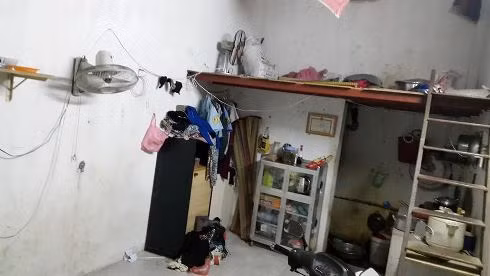 Căn phòng trọ mà cả gia đình nghi can Tiến ở thuê tại xã Nhị Bình, huyện Hóc Môn (ảnh: Thế Quân) Căn phòng trọ mà cả gia đình nghi can Tiến ở thuê tại xã Nhị Bình, huyện Hóc Môn (ảnh: Thế Quân)