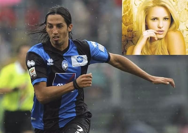 7. Ezequiel Schelotto, tiền vệ 22 tuổi người Argentina của CLB Atalanta vừa chứng minh một điều rằng không phải cầu thủ bóng đá nào cũng có bạn gái là người đẹp. Schelotto có quan hệ tình ái với người mẫu đồng hương Mariana Diarco, nhưng không may cho cặp đôi này là khi Diarco ra mắt bố mẹ chồng tương lai, cô đã bị đánh giá là “quá sexy” và khuyên con trai hãy bỏ cô gái này. Tiếc thay cho họ bởi mối quan hệ mới chỉ kéo dài trong có 3 tháng. 7. Ezequiel Schelotto, tiền vệ 22 tuổi người Argentina của CLB Atalanta vừa chứng minh một điều rằng không phải cầu thủ bóng đá nào cũng có bạn gái là người đẹp. Schelotto có quan hệ tình ái với người mẫu đồng hương Mariana Diarco, nhưng không may cho cặp đôi này là khi Diarco ra mắt bố mẹ chồng tương lai, cô đã bị đánh giá là “quá sexy” và khuyên con trai hãy bỏ cô gái này. Tiếc thay cho họ bởi mối quan hệ mới chỉ kéo dài trong có 3 tháng.