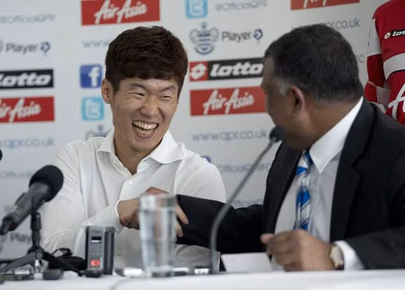 "Tôi có thể nói rằng Park Ji-Sung đã bị hấp dẫn bởi không chỉ địa vị của Queens Park Rangers mà còn bởi hướng đi mà đội bóng đang đi. Anh ấy nghĩ rằng sau 7 năm với Man Utd, đây sẽ là lúc để tìm kiếm thử thách mới và chúng tôi sẽ không để anh ấy thất vọng"