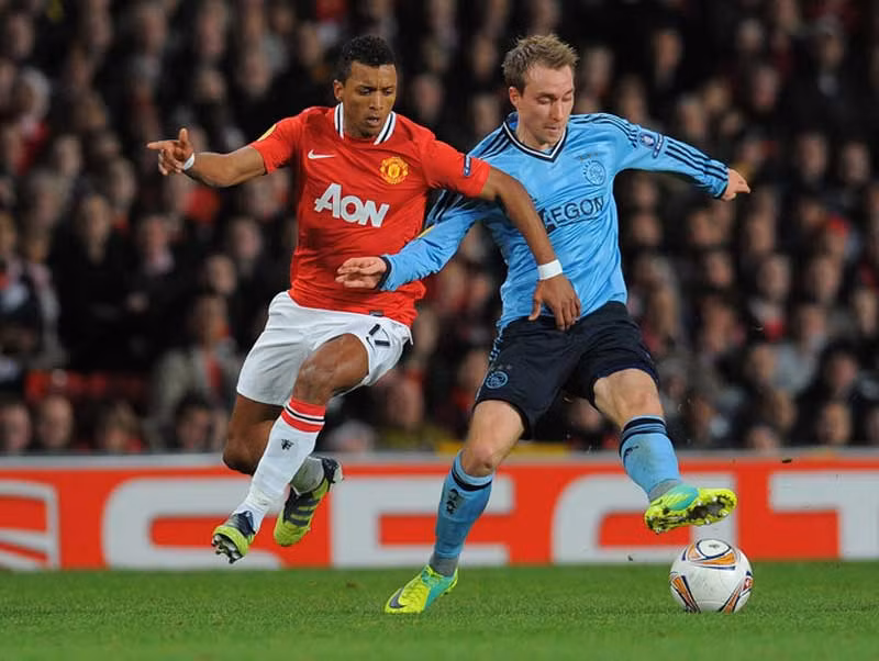Ajax chơi tấn công một cách tự nhiên, nhưng sự chủ quan của Man Utd đã giúp họ có được thế ép sân