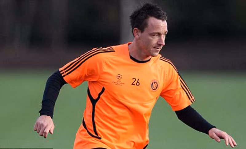1. John Terry đang chạy đua để trở lại trong trận đấu giữa Chelsea và Napoli vào thứ Ba tới trong khuôn khổ vòng 1/16 Champions League. Đội trưởng của The Blues đã vắng mặt trong trận hòa 1-1 của Chelsea ở vòng 5 FA Cup với Birmingham vì chấn thương đầu gối. Terry hiện đã tập luyện bình thường từ hôm thứ Năm nhưng vẫn chưa đạt 100% thể lực. 1. John Terry đang chạy đua để trở lại trong trận đấu giữa Chelsea và Napoli vào thứ Ba tới trong khuôn khổ vòng 1/16 Champions League. Đội trưởng của The Blues đã vắng mặt trong trận hòa 1-1 của Chelsea ở vòng 5 FA Cup với Birmingham vì chấn thương đầu gối. Terry hiện đã tập luyện bình thường từ hôm thứ Năm nhưng vẫn chưa đạt 100% thể lực.