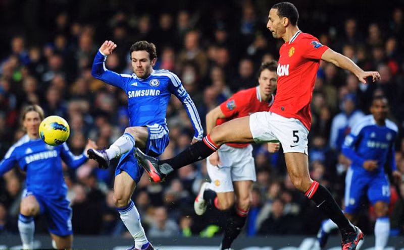 45 phút đầu tiên Chelsea ở trong tình trạng nguy cấp nhiều lần bởi lối đá ép sân của đội khách