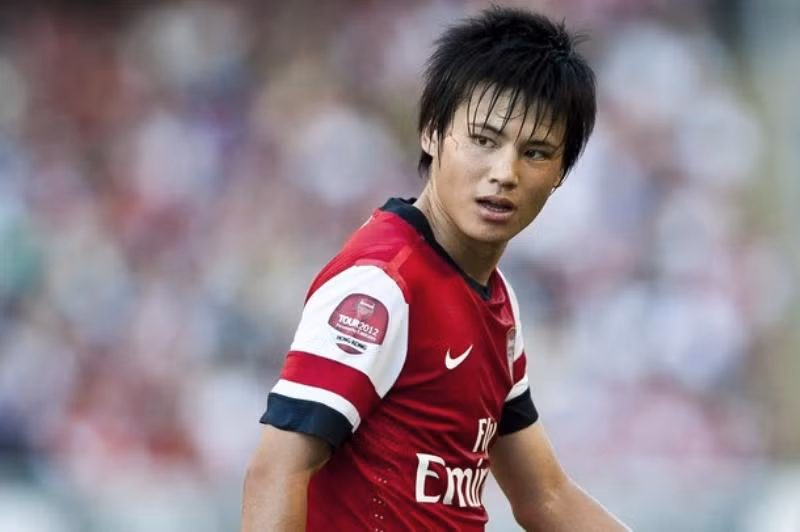 6. Wigan đã gửi fax tới Arsenal để hỏi về việc mượn tiền vệ chạy cánh người Nhật Ryo Miyaichi. Cầu thủ 19 tuổi này đã có 2 mùa được cho mượn ở Feyenoord và sau đó là Bolton. Trong lúc hành lang cánh phải còn đang là nơi Theo Walcott và Alex Oxlade-Chamberlain chiếm giữ thì Miyaichi sẽ phải ngồi dự bị, do đó Wigan tin rằng họ có thể thuyết phục Arsene Wenger cho mượn tiền vệ này một mùa. Lý do chủ yếu là bởi Wigan có thể sẽ bán chuyên gia chạy cánh của mình, Victor Moses, cho Chelsea nếu thấy được giá, và họ cần một người thay thế không tốn (nhiều) tiền.