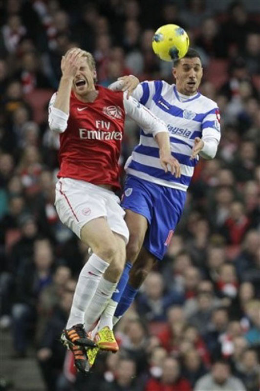 Arsenal sẽ đến Ý mà không có hậu vệ Per Mertesacker, người vừa bị một chấn thương mắt cá trong chiến thắng cuối tuần qua ở Premier League trước Sunderland. Kieran Gibbs có thể sẽ được cho đá trở lại dù chưa hoàn toàn bình phục, với Thomas Vermaelen quay trở lại vào trung tâm, nơi anh đá thoải mái nhất. Aaron Ramsey đã được cho nghỉ hôm thứ Bảy tuần trước nên có thể sẽ ra sân thay Tomas Rosicky. Arsenal sẽ đến Ý mà không có hậu vệ Per Mertesacker, người vừa bị một chấn thương mắt cá trong chiến thắng cuối tuần qua ở Premier League trước Sunderland. Kieran Gibbs có thể sẽ được cho đá trở lại dù chưa hoàn toàn bình phục, với Thomas Vermaelen quay trở lại vào trung tâm, nơi anh đá thoải mái nhất. Aaron Ramsey đã được cho nghỉ hôm thứ Bảy tuần trước nên có thể sẽ ra sân thay Tomas Rosicky.