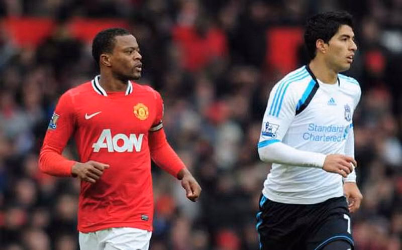 2. Liên quan tới trận Man Utd – Ajax, CLB Hà Lan vừa phủ nhận họ đã mời Luis Suarez dự khán trận lượt về đêm nay. Ajax cho biết họ chỉ mời John Heitinga (Everton) đến xem, còn Suarez có lẽ đã được một thành viên trong đội (Jan Vertonghen) mời dự. Bản thân tiền đạo của Liverpool đã từ chối lời mời đó. 2. Liên quan tới trận Man Utd – Ajax, CLB Hà Lan vừa phủ nhận họ đã mời Luis Suarez dự khán trận lượt về đêm nay. Ajax cho biết họ chỉ mời John Heitinga (Everton) đến xem, còn Suarez có lẽ đã được một thành viên trong đội (Jan Vertonghen) mời dự. Bản thân tiền đạo của Liverpool đã từ chối lời mời đó.