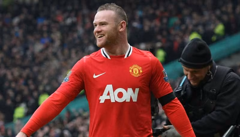 1. Wayne Rooney vừa bỏ buổi tập ngày thứ Tư, buổi tập cuối trước khi Manchester United đá trận lượt về vòng 1/32 Europa League trước Ajax đêm nay. Có vẻ như Sir Alex đã cho Rooney nghỉ trận đấu này để dành sức cho trận đấu với Norwich cuối tuần này. Các trụ cột của đội 1 đều có mặt, và 2 thương binh Anderson và Michael Owen cũng đã tập nhẹ trở lại. MU đang dẫn 2-0 và lại có lợi thế Old Trafford nên chỉ cần hòa hoặc thua với cách biệt 1 bàn là đủ để vào vòng 1/16. 1. Wayne Rooney vừa bỏ buổi tập ngày thứ Tư, buổi tập cuối trước khi Manchester United đá trận lượt về vòng 1/32 Europa League trước Ajax đêm nay. Có vẻ như Sir Alex đã cho Rooney nghỉ trận đấu này để dành sức cho trận đấu với Norwich cuối tuần này. Các trụ cột của đội 1 đều có mặt, và 2 thương binh Anderson và Michael Owen cũng đã tập nhẹ trở lại. MU đang dẫn 2-0 và lại có lợi thế Old Trafford nên chỉ cần hòa hoặc thua với cách biệt 1 bàn là đủ để vào vòng 1/16.