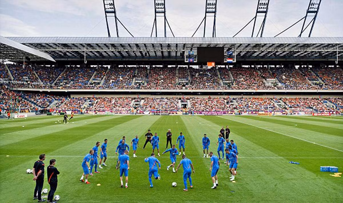 UEFA đã rất quyết tâm trừ nạn phân biệt chủng tộc ở EURO lần này, nhưng xem ra điều đó khó ngăn cản được những kẻ kỳ thị màu da