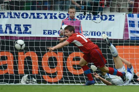 Pilar với bàn thắng thứ hai của Czech