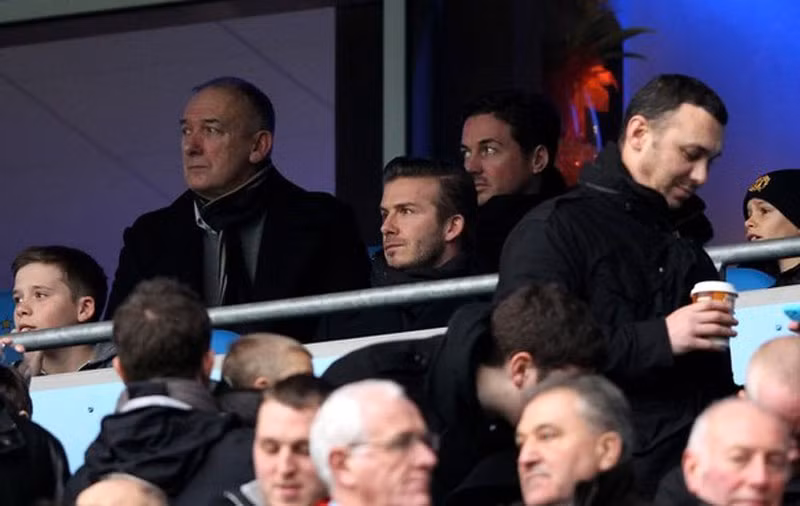 Trên khán đài, David Beckham dõi theo bước chân của đội bóng cũ