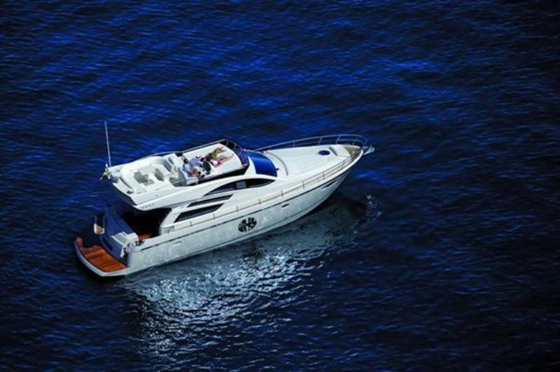 Theo luật quốc gia, mọi tàu thuyền chạy bằng động cơ có chiều dài hơn 4m đều yêu cầu người lái phải có chứng chỉ năng lực quốc tế ICC. Valdes và Del Horno hiện đã bị tòa án gửi trát, nhưng hai người không bị bắt giữ. Theo luật quốc gia, mọi tàu thuyền chạy bằng động cơ có chiều dài hơn 4m đều yêu cầu người lái phải có chứng chỉ năng lực quốc tế ICC. Valdes và Del Horno hiện đã bị tòa án gửi trát, nhưng hai người không bị bắt giữ.