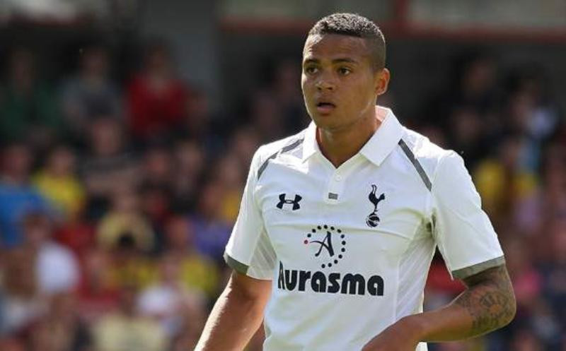 6. Sunderland và Tottenham đang đàm phán về tương lai của tiền vệ Jermaine Jenas. Jenas đang tìm kiếm CLB mới sau khi được Andre Villas-Boas cho biết anh sẽ không có trong kế hoạch xây dựng đội bóng. Sunderland cùng với Queens Park Rangers và West Ham đều quan tâm tới cựu tuyển thủ Anh này.