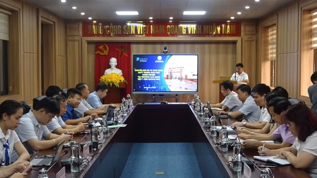 Trường Cao đẳng Việt - Hàn phối hợp với VNPT Quảng Ninh tổ chức Hội thảo “Chuyển đổi số và ứng dụng công nghệ thông tin trong giáo dục nghề nghiệp”. (Ảnh: CTV)