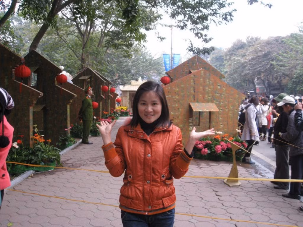 Sen là người dễ gần, hay cười và vui tính.