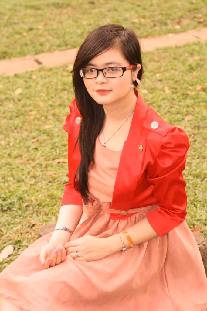 Phương châm sống của Hà Anh là: "Cuộc sống là không chờ đợi", vì vậy cô luôn nỗ lực hết mình, bằng khả năng và đam mê của chính mình để không sống hoài, sống phí. Cuộc sống vốn còn nhiều gian nan, Hà Anh muốn đón nhận tất cả những khó khăn đó để trưởng thành, và đón nhận bằng nụ cười tươi, bằng nhiệt huyết tuổi trẻ.