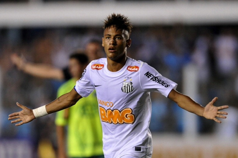 30. Neymar: Một năm thành công của “Pele mới”. Anh ghi 31 bàn và lập 15 kiến tạo cho Santos ở giải VĐQG Brazil, và đây là những con số tốt nhất mà anh lập được kể từ khi bắt đầu thi đấu chuyên nghiệp. Tiếc cho Neymar khi tại Olympic 2012, ĐT Olympic Brazil chỉ được huy chương Bạc do thua Olympic Mexico. 30. Neymar: Một năm thành công của “Pele mới”. Anh ghi 31 bàn và lập 15 kiến tạo cho Santos ở giải VĐQG Brazil, và đây là những con số tốt nhất mà anh lập được kể từ khi bắt đầu thi đấu chuyên nghiệp. Tiếc cho Neymar khi tại Olympic 2012, ĐT Olympic Brazil chỉ được huy chương Bạc do thua Olympic Mexico.