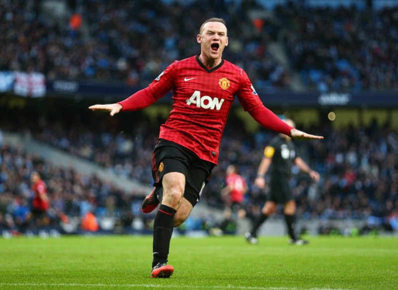 25. Wayne Rooney: R10 đạt cột mốc ghi bàn mới trong sự nghiệp với 27 bàn thắng cho Manchester United. Nhưng đáng buồn là một lần nữa, M.U không vô địch Premier League trong mùa giải mà Rooney ghi hơn 20 bàn (mùa 2009/10 là mùa đầu tiên). M.U bị loại ở vòng bảng Champions League và vòng 1/16 Europa League, trong khi họ bị Man City đoạt ngôi vô địch ở vòng đấu cuối. EURO 2012 là một dấu ấn nhạt nhòa khác của Rooney với chỉ 1 bàn sau 2 trận. 25. Wayne Rooney: R10 đạt cột mốc ghi bàn mới trong sự nghiệp với 27 bàn thắng cho Manchester United. Nhưng đáng buồn là một lần nữa, M.U không vô địch Premier League trong mùa giải mà Rooney ghi hơn 20 bàn (mùa 2009/10 là mùa đầu tiên). M.U bị loại ở vòng bảng Champions League và vòng 1/16 Europa League, trong khi họ bị Man City đoạt ngôi vô địch ở vòng đấu cuối. EURO 2012 là một dấu ấn nhạt nhòa khác của Rooney với chỉ 1 bàn sau 2 trận.