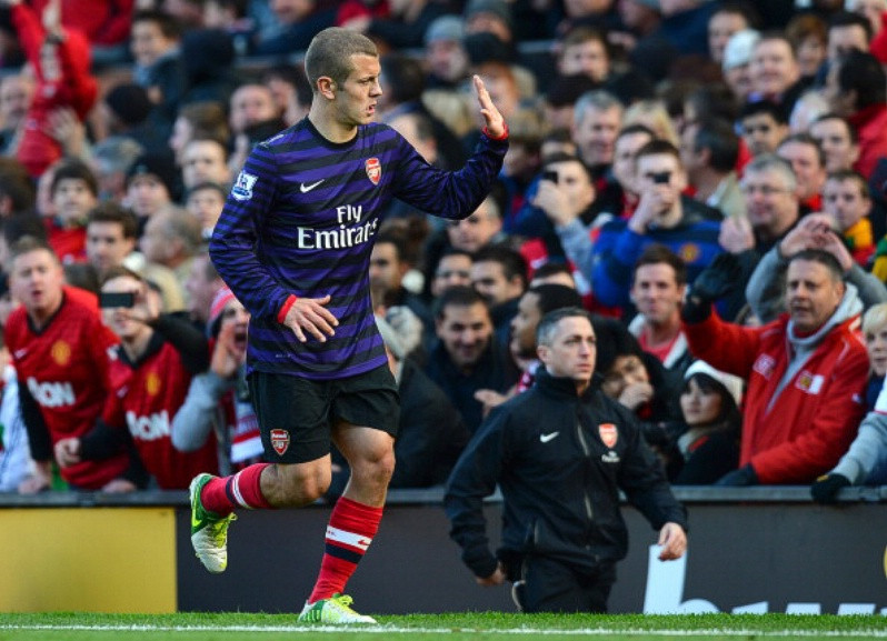 6. Quá nhiều lỗi cá nhân bên phía đội khách: Mikel Arteta mắc tổng cộng 5 lỗi, Jack Wilshere có 3 lỗi (2 thẻ vàng), và Santi Cazorla lẫn Andre Santos đều mắc ít nhất 2 lỗi. Trong khi đó bên phía Man Utd, Michael Carrick chỉ mắc 3 lỗi, còn 5 cầu thủ khác mỗi người mắc 2 lỗi (dù vậy 4 trong số đó bị thẻ vàng, ngoại trừ Rafael). Tuy mỗi bên đều có 15 lỗi, nhưng việc cá nhân mắc quá nhiều lỗi có thể dẫn tới mất người, mà trường hợp của Wilshere là tiêu biểu hôm nay. 6. Quá nhiều lỗi cá nhân bên phía đội khách: Mikel Arteta mắc tổng cộng 5 lỗi, Jack Wilshere có 3 lỗi (2 thẻ vàng), và Santi Cazorla lẫn Andre Santos đều mắc ít nhất 2 lỗi. Trong khi đó bên phía Man Utd, Michael Carrick chỉ mắc 3 lỗi, còn 5 cầu thủ khác mỗi người mắc 2 lỗi (dù vậy 4 trong số đó bị thẻ vàng, ngoại trừ Rafael). Tuy mỗi bên đều có 15 lỗi, nhưng việc cá nhân mắc quá nhiều lỗi có thể dẫn tới mất người, mà trường hợp của Wilshere là tiêu biểu hôm nay.