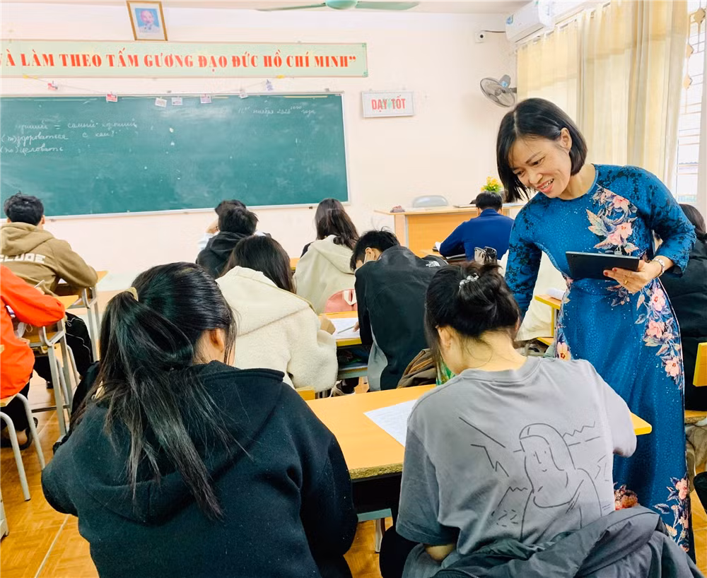 Cô giáo Phan Mai Anh - giáo viên môn Tiếng Nga, trường Trung học phổ thông chuyên Hoàng Văn Thụ. (Ảnh: Sở GD&ĐT Hòa Bình) Cô giáo Phan Mai Anh - giáo viên môn Tiếng Nga, trường Trung học phổ thông chuyên Hoàng Văn Thụ. (Ảnh: Sở GD&ĐT Hòa Bình)